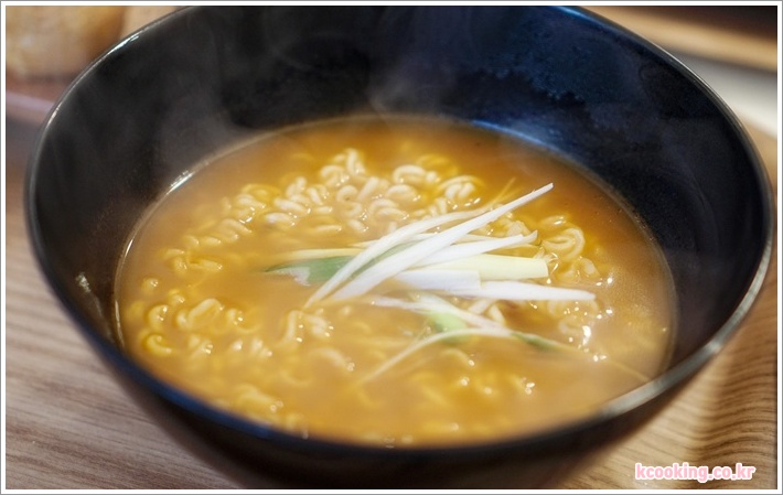 다양한 라면 레시피와 칼로리 정보로 건강한 한 끼 만들기