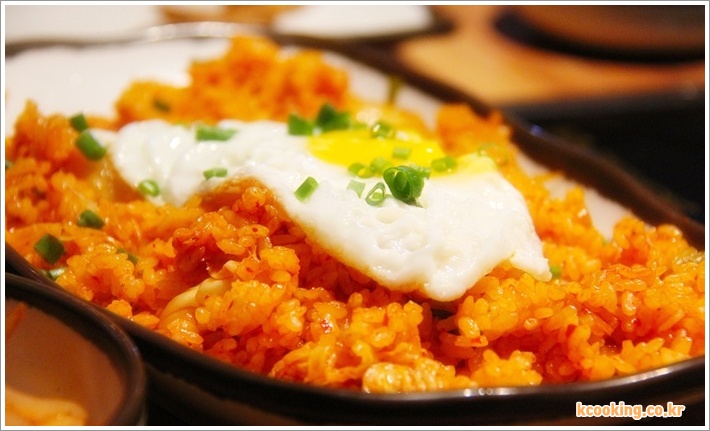 저칼로리 김치볶음밥 쉽게 만드는 법과 영양 정보